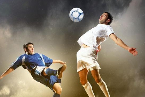 為什么足球球員的薪資都很高？