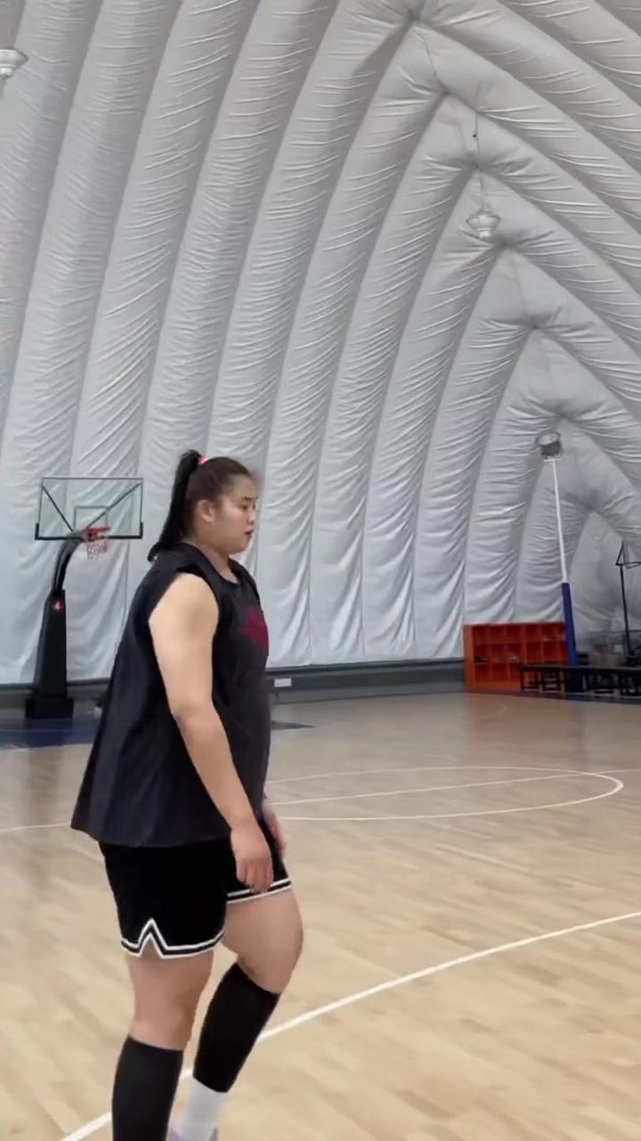 嚯，好魁梧！大寶貝劉禹彤背打你，你能頂住嗎？