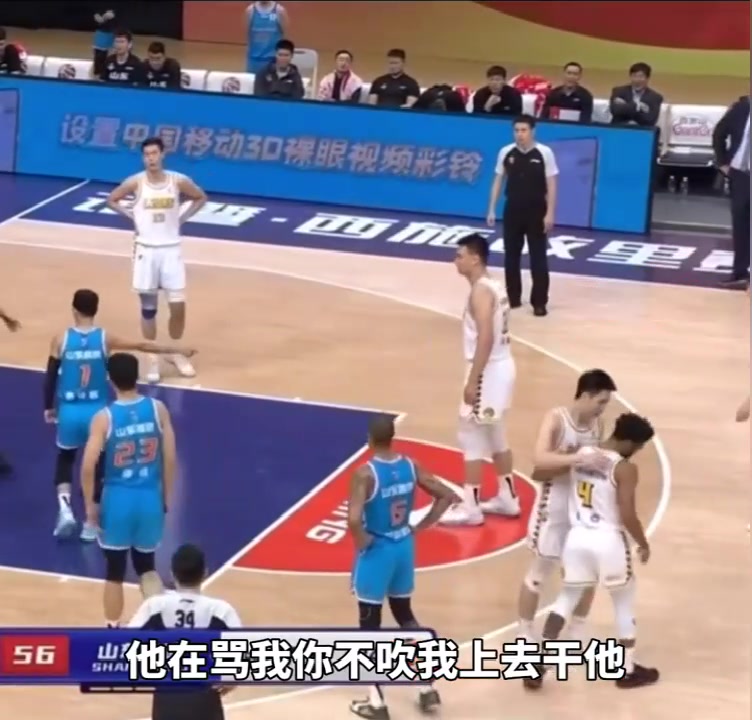 被庫克罵毛了？高詩巖對裁判說：他再罵我你不吹，我就上去干他?。ǜ咴妿r對新疆）