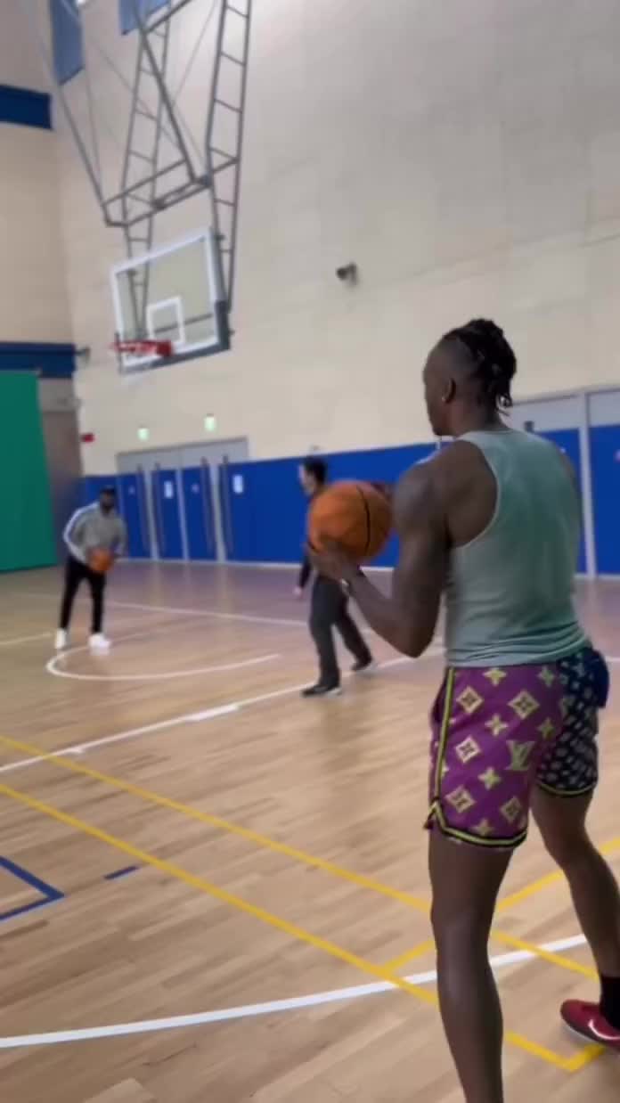 明天要復(fù)出！霍華德ins曬訓(xùn)練視頻：超人就要回歸賽場?。ɑ羧A德的ins賬號(hào)）