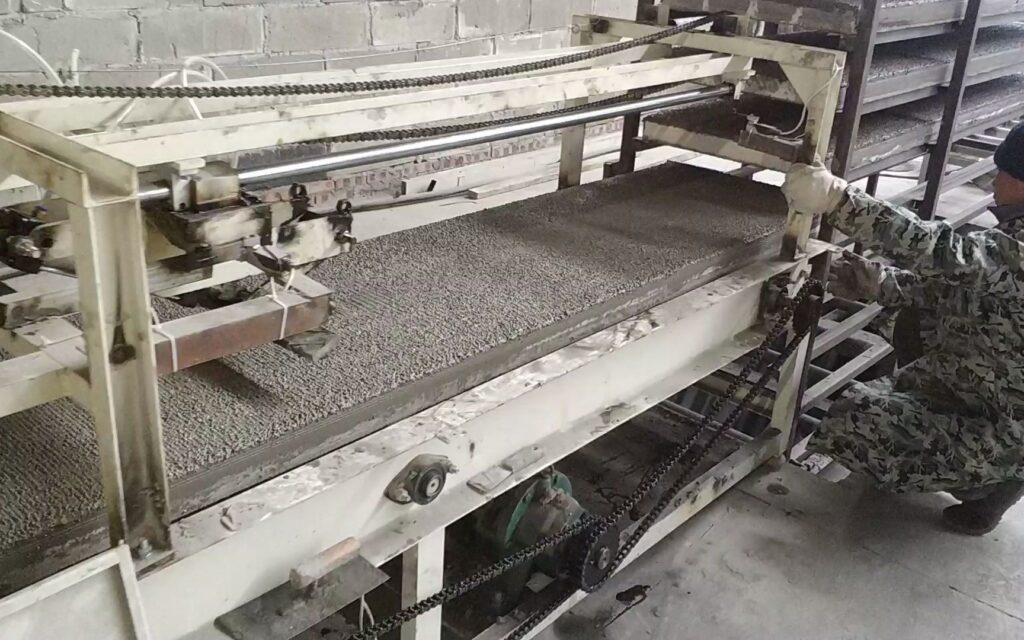 CQ免拆復合保溫模板朝欽節(jié)能廠家生產(chǎn)車間現(xiàn)場-20230911032300