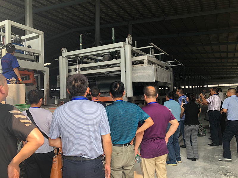 《中國(guó)建筑砌塊協(xié)會(huì)泡沫混凝土砌塊分會(huì)》領(lǐng)導(dǎo)人及會(huì)員單位蒞臨考察-6-20230905083007